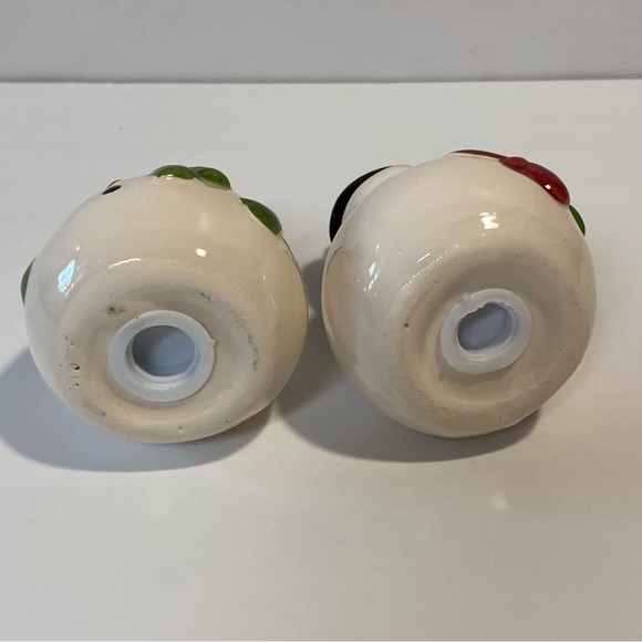 Celebrations By Mikasa Snowmen Hand-Painted Ceramic Salt and Pepper Set - Picture 9 of 10